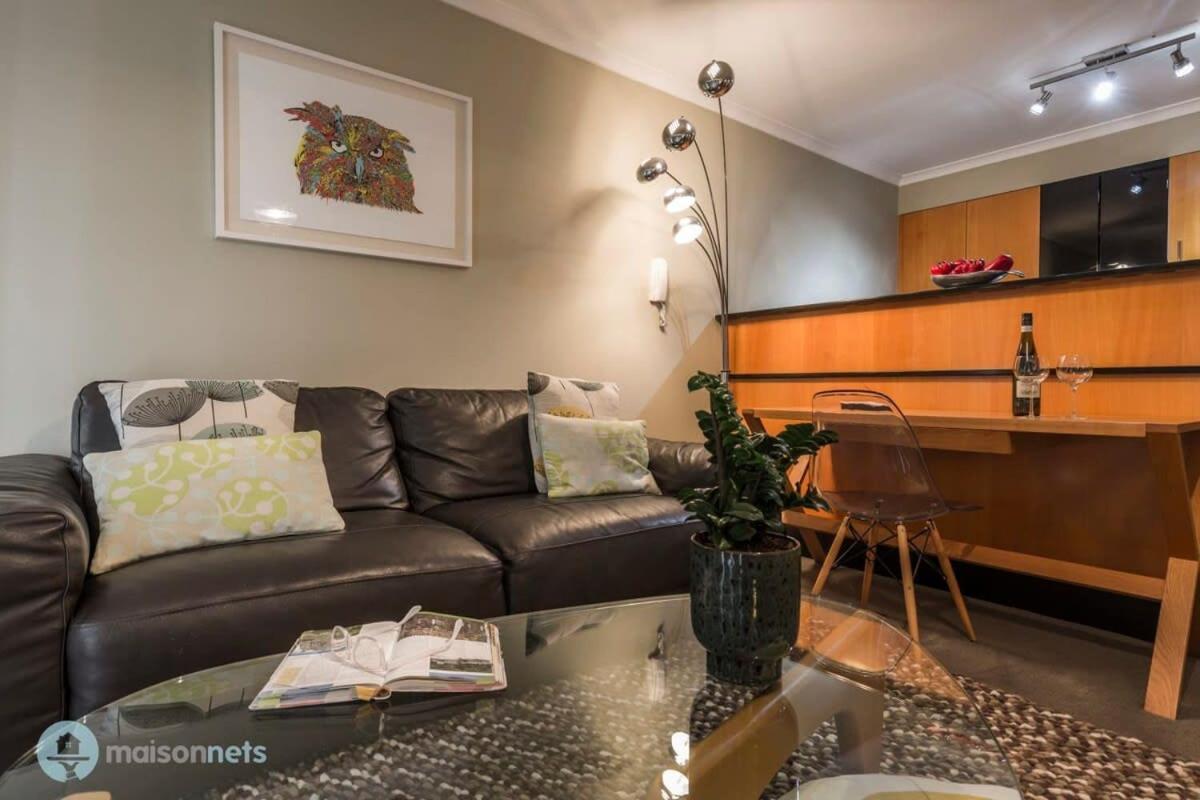 Apartment Surry Hills With Views Pool Gym Parking