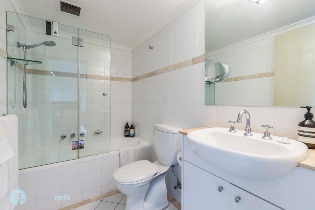 Surry Hills With Views Pool Gym Parking Apartment