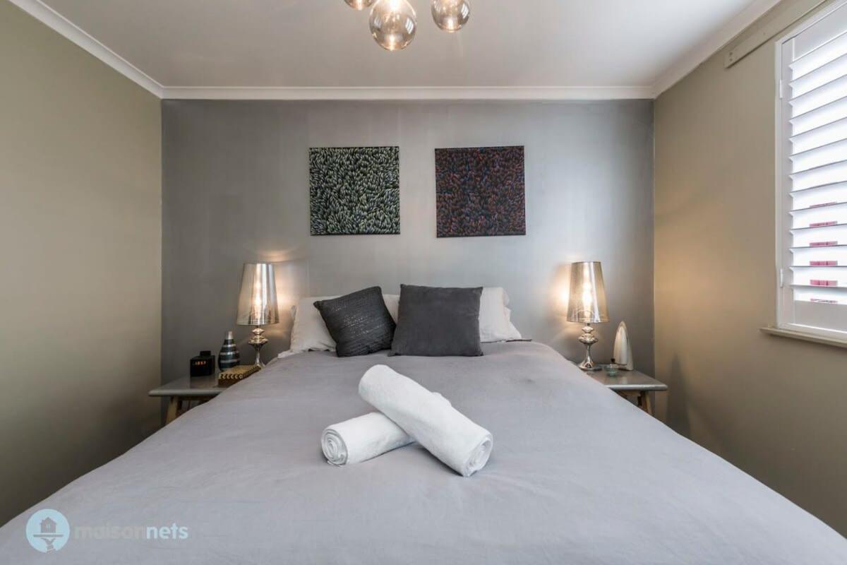 Surry Hills With Views Pool Gym Parking Apartment *
