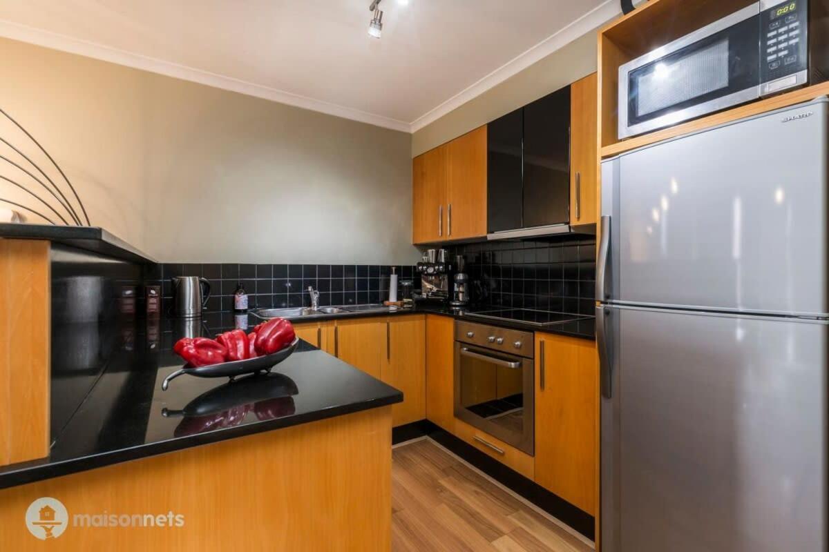 Surry Hills With Views Pool Gym Parking Apartment *