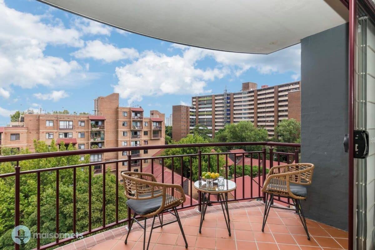 Surry Hills With Views Pool Gym Parking Apartment Sydney