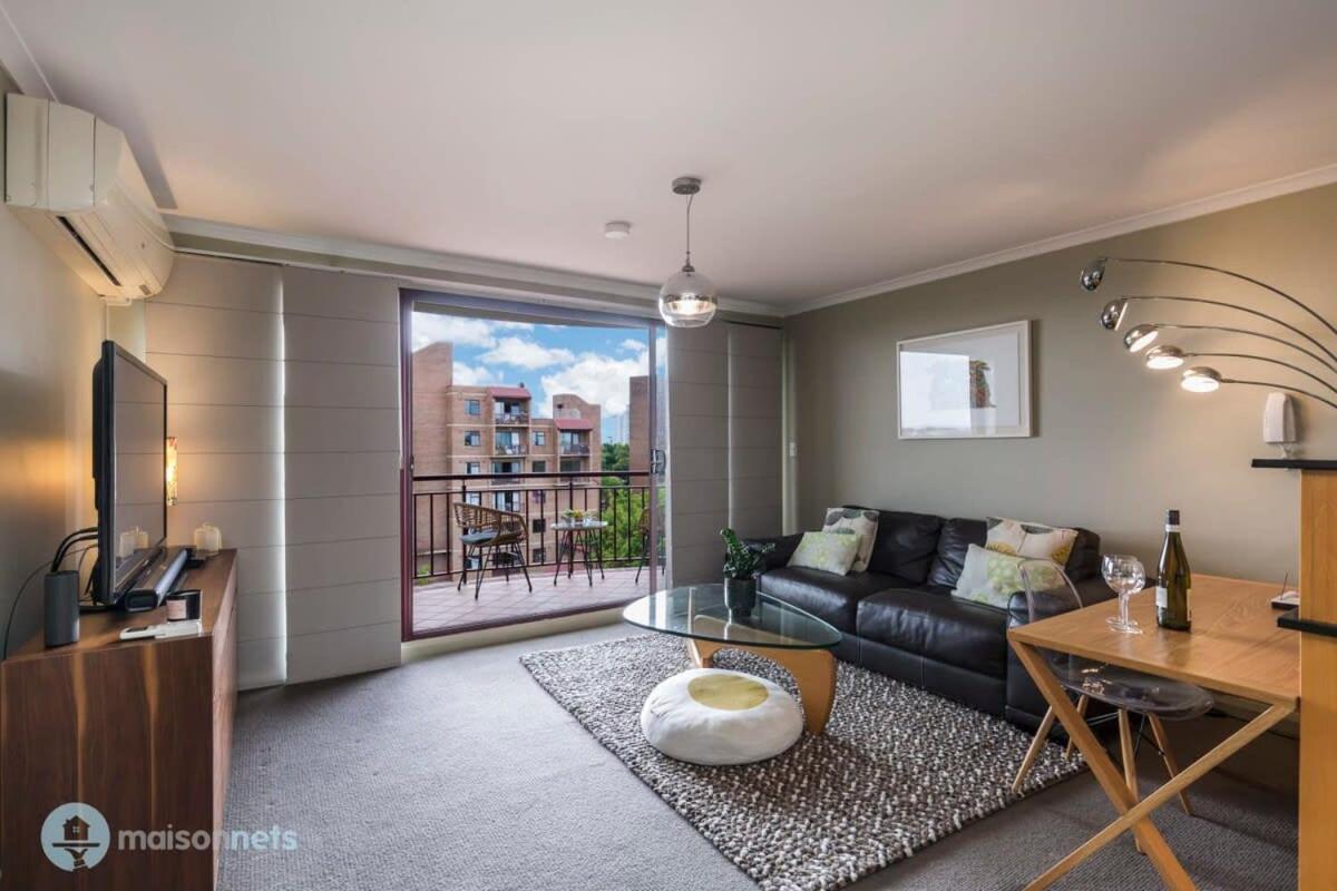 Apartment Surry Hills With Views Pool Gym Parking Sydney
